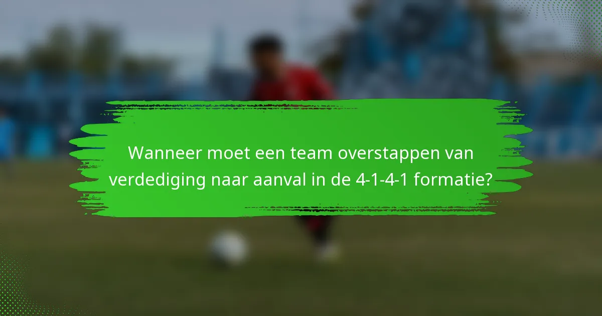 Wanneer moet een team overstappen van verdediging naar aanval in de 4-1-4-1 formatie?